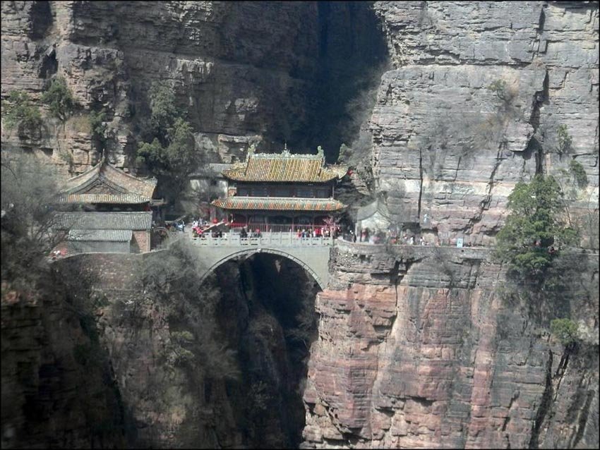 Шицзячжуан висячий дворец в Китае