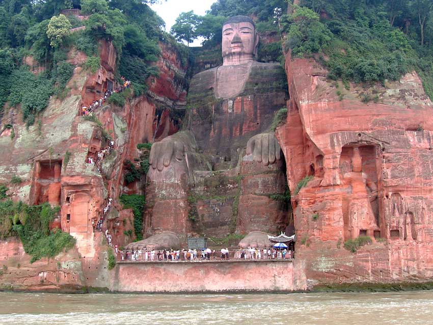 Будда на территории скалы Линьюньшань, Китай