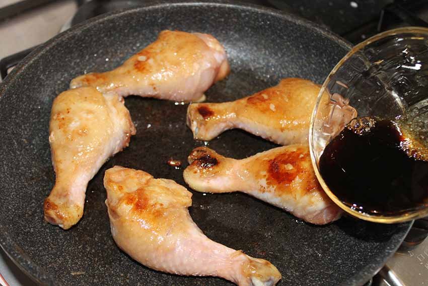Куриные голени в маринаде из соевого соуса и меда - пошаговый рецепт